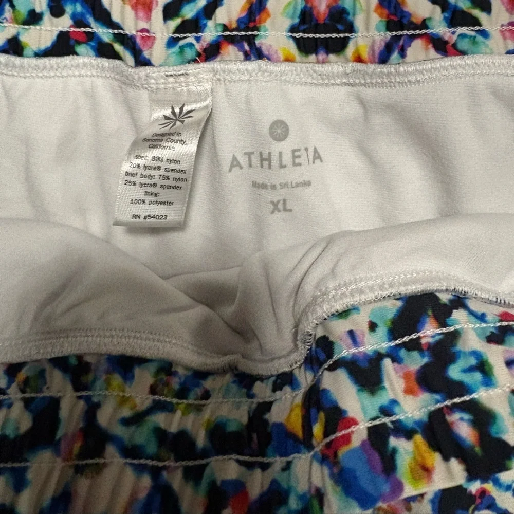 Athleta Multicolor Abstract Shorts size XL - Picture 2 of 3